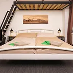 Flying Bed Close To Castle And Airport * براغ