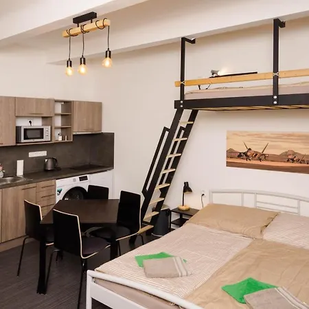 Flying Bed Apartment Close To Prague Castle And Airport *