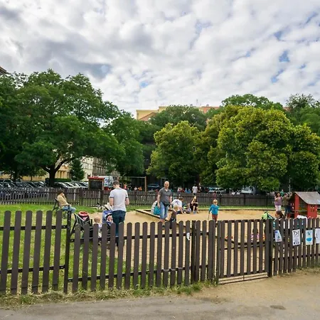 Flying Bed Apartment Close To Prague Castle And Airport Apartment *