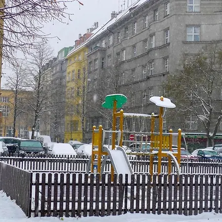 Flying Bed Apartment Close To Prague Castle And Airport