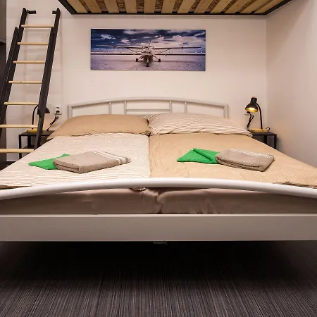 Flying Bed Apartment Close To Prague Castle And Airport Prag