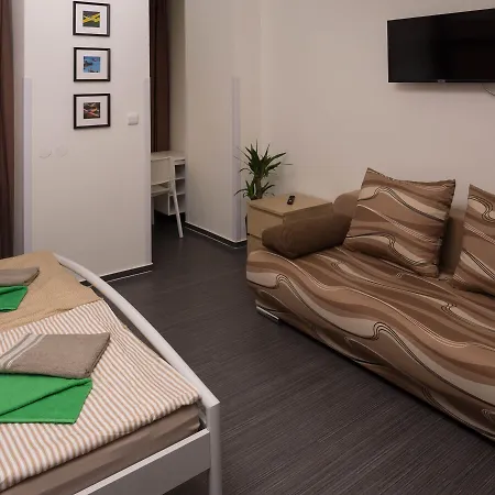 Flying Bed Apartment Close To Prague Castle And Airport Apartment *