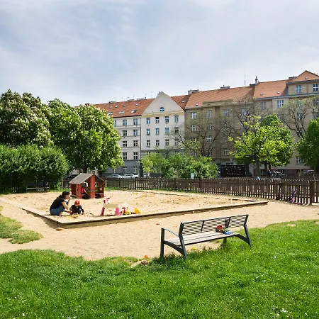 Flying Bed Apartment Close To Prague Castle And Airport Apartment *