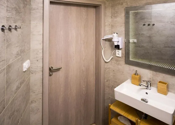 Apartment Flying Bed Apartment Close To Prague Castle And Airport *