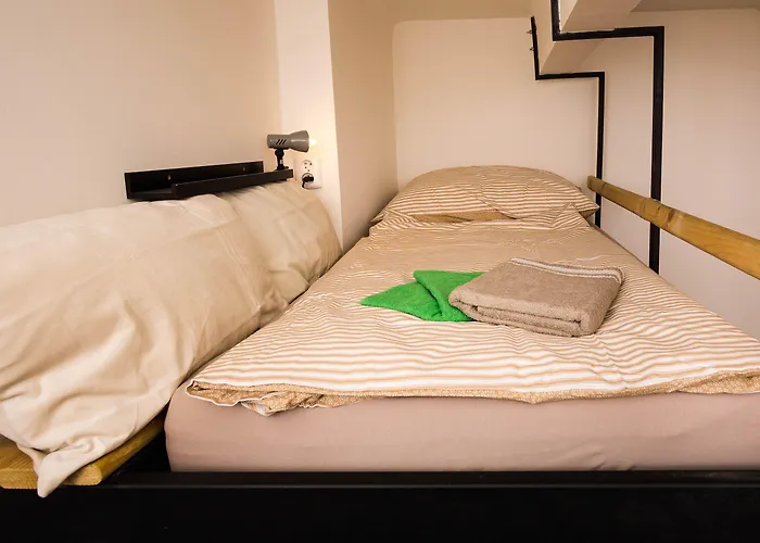Flying Bed Apartment Close To Prague Castle And Airport
