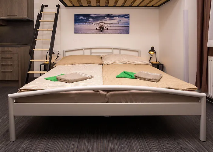 Flying Bed Apartment Close To Prague Castle And Airport Prag