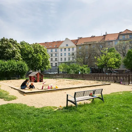 Flying Bed Close To Castle And Airport *